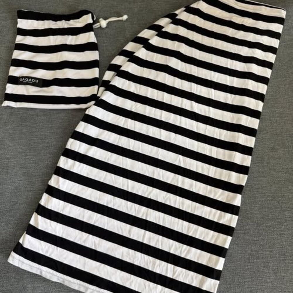 QAQADU Striped Nursing Cover with Storage Bag